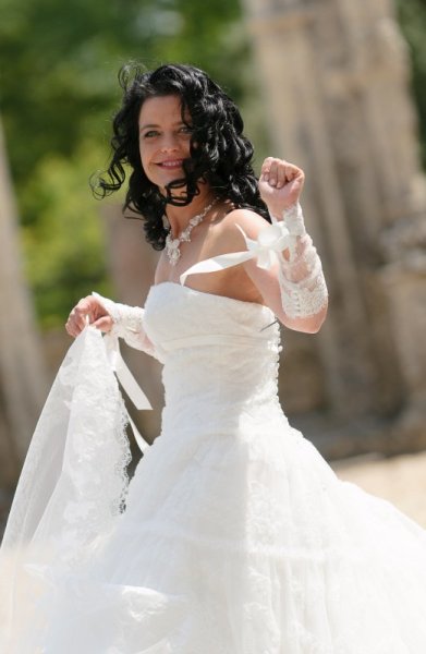Béatrice dans les jardins du Château de Crazannes près de Saint-Jean-d\'Angély