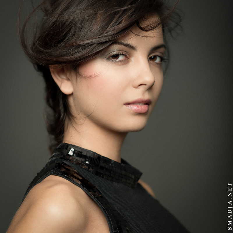 Portrait de Célia GUERMOUDJ - Miss Midi-Pyrénées 2012 pour Miss France 2013 - Copie Interdite